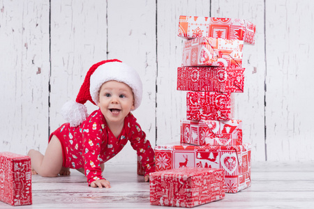 小圣诞宝贝与礼物塔图片