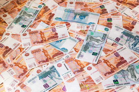 分散的卢布纸币图片