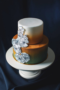 婚礼蛋糕装饰具有手绘花金 绿色渐变