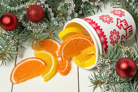 果酱橘子和柠檬片的圣诞礼物