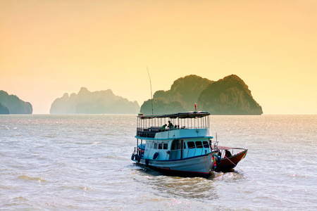 旅游船在安达曼海。泰国