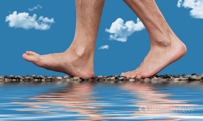 步行脚的特写照片-正版商用图片0nzy94-摄图新视界