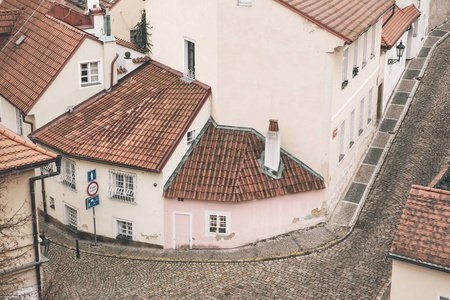 传统捷克异常漂亮的房子在 Cerninska 街在布拉格城堡区捷克共和国的首都。旅游目的地。视线