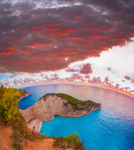 Navagio 海滩，日落，扎金索斯岛，希腊反对花