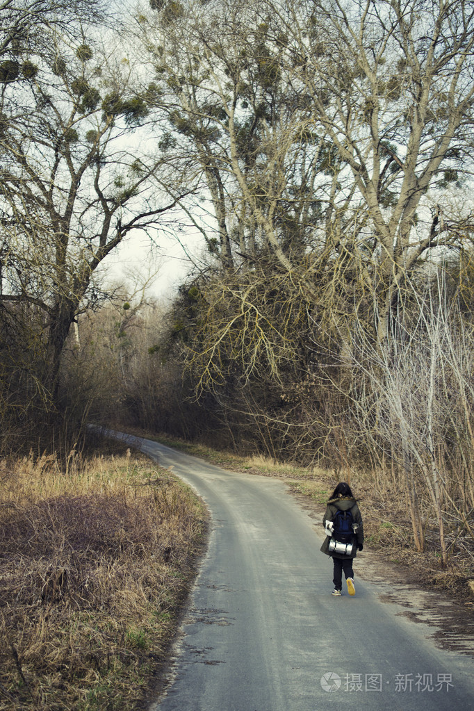 旅行者在路上照片-正版商用图片0o07gt-摄图新视界