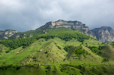 俄罗斯高加索山脉的 Baksan 峡谷