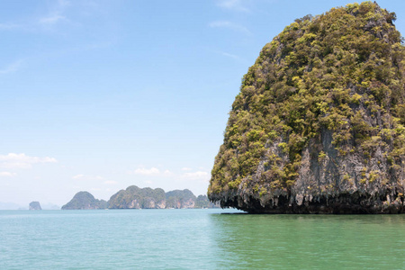 泰国普吉岛攀雅湾风景秀丽的石灰岩群岛