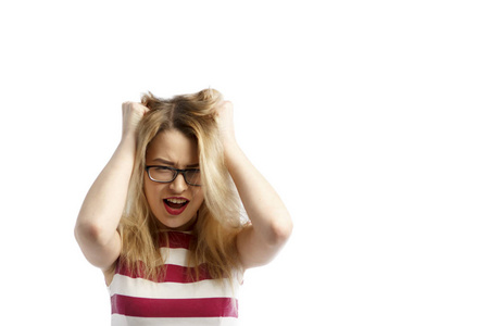 尖叫抓头男人图片