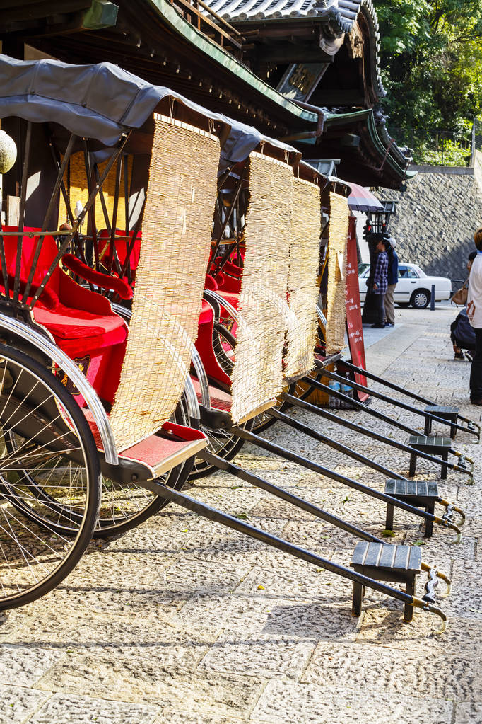 杜高温泉日式人力车照片-正版商用图片0o0yxe-摄图新视界