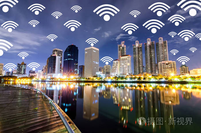 在暮光背景下的城市景观 wifi 图标