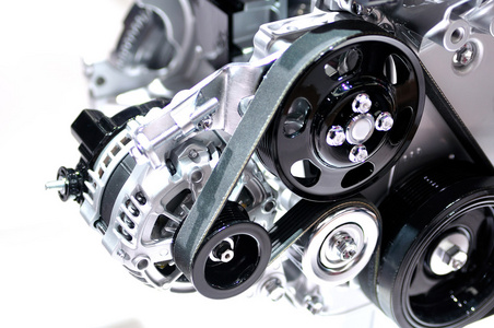 机驱动汽车交流发电机与隔离驱动皮带照片