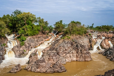 唐坤瀑布在湄公河上