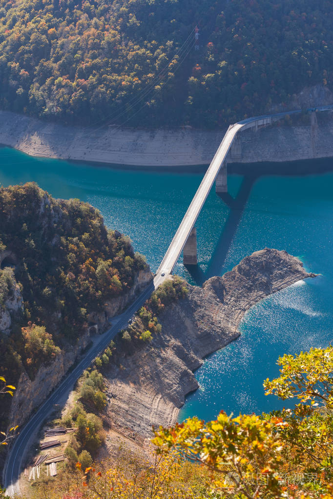黑山piva 河峡谷的山桥