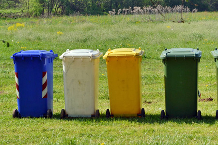 容器，为废物的收集 回收利用