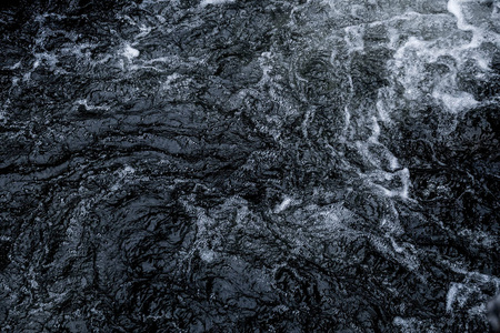 黑色的水瀑布图片