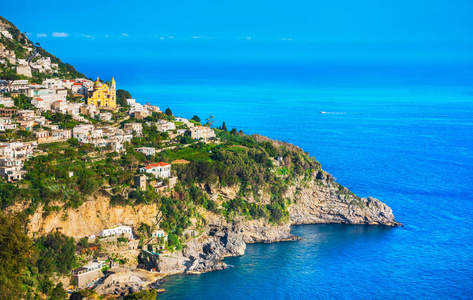 Praiano 镇在阿马尔菲海岸, 全景。意大利