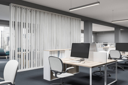 灰色和木质开放空间办公室侧面视图