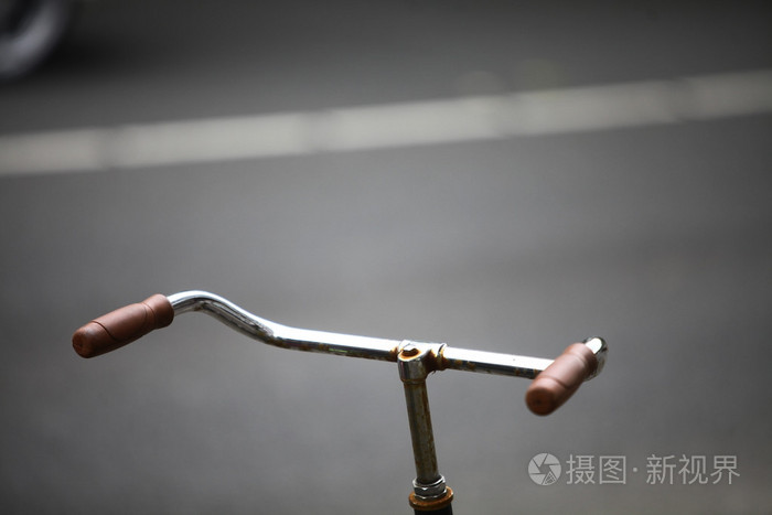 停放的自行车车把