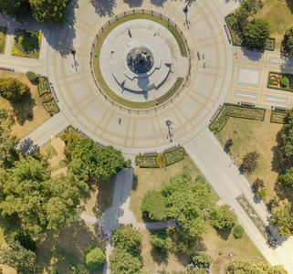 凯瑟琳二世纪念碑纪念凯瑟琳二世在克拉斯诺达尔的纪念碑。它位于 Ekaterinensky 广场。俄罗斯克拉斯诺达尔市