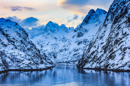 罗弗敦群岛雪山 trollfjord 观