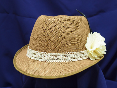 手工制作帽子编织用花来装饰