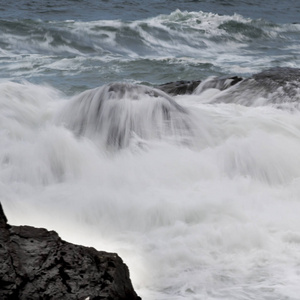 加拿大不列颠哥伦比亚省托菲诺国家公园保护区 Pettinger 点考克斯湾海岸波浪飞溅
