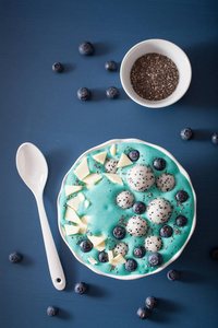 健康蓝螺旋藻冰莓, 白巧克力