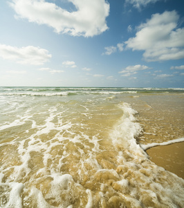 大海与海浪和天空