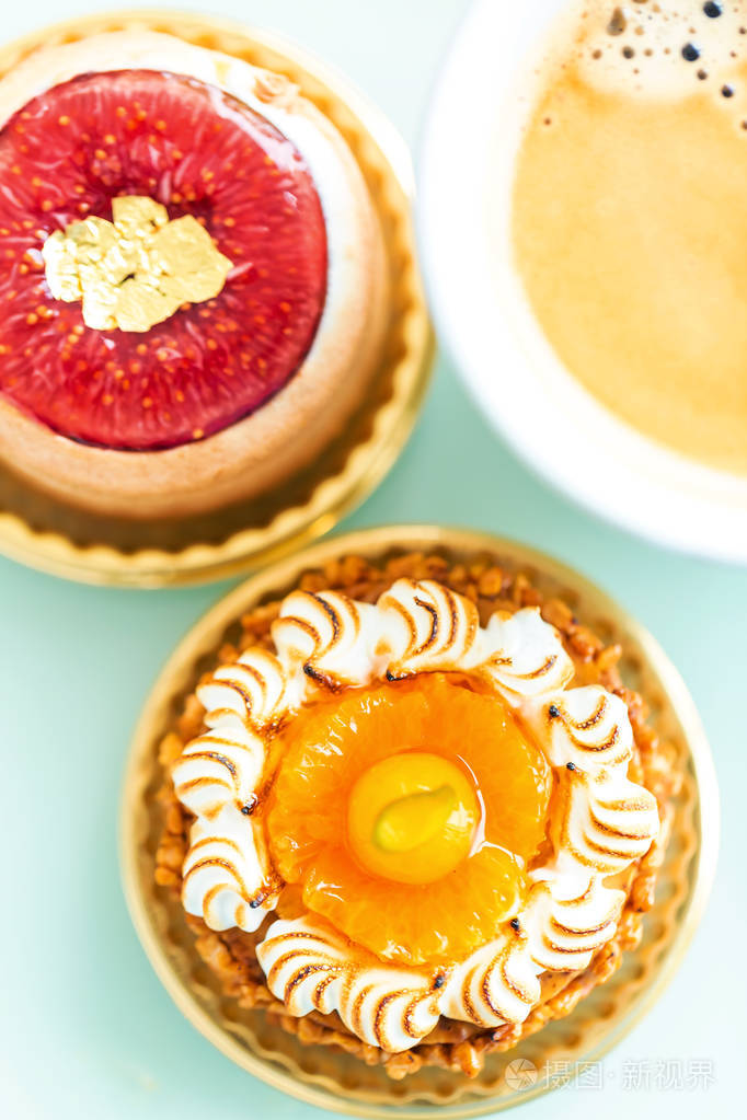 手工水果挞和糕点配咖啡