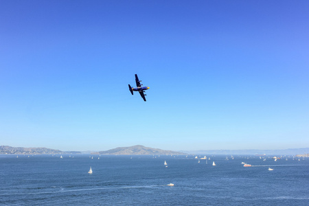 飞机在海上