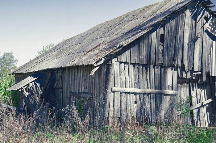 旧废弃木板棚
