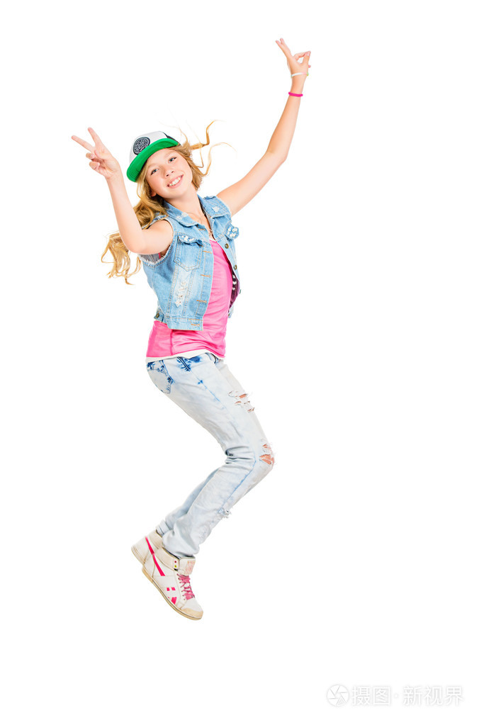 跳跃的漂亮少年