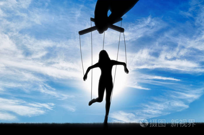 手控制女人的木偶