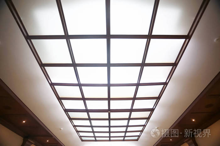 有玻璃的发光天花板