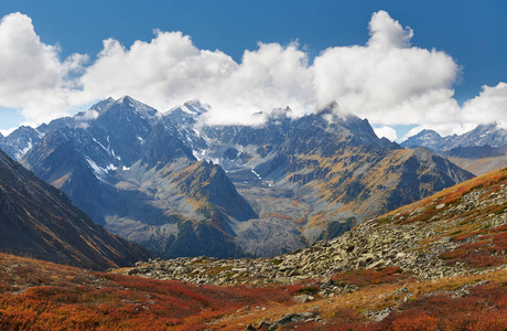 美丽的秋景，阿尔泰山俄罗斯