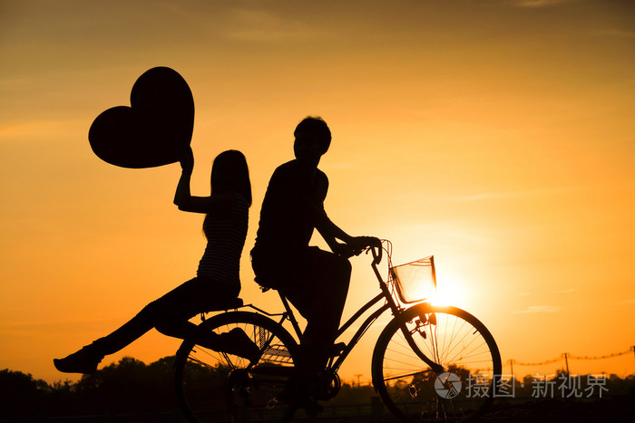 浪漫骑自行车的背景图图片