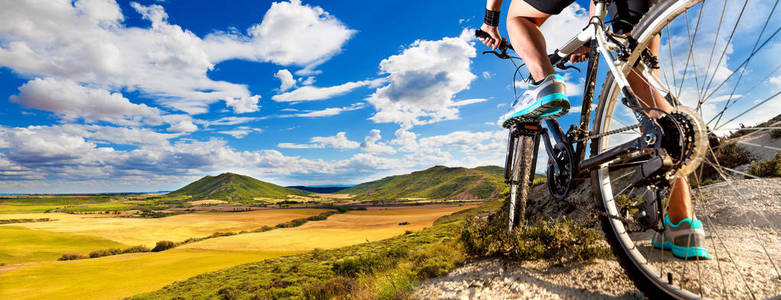 山地自行车。体育与健康的生活