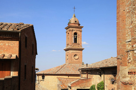 中世纪的房子和钟楼在蒙泰, 托斯卡纳, 意大利