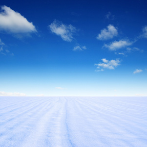 雪山和蓝蓝的天空