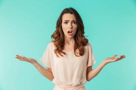 迷茫的女孩图片