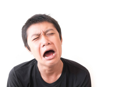 亚洲的年轻男人哭和伤心的人脸特征照片