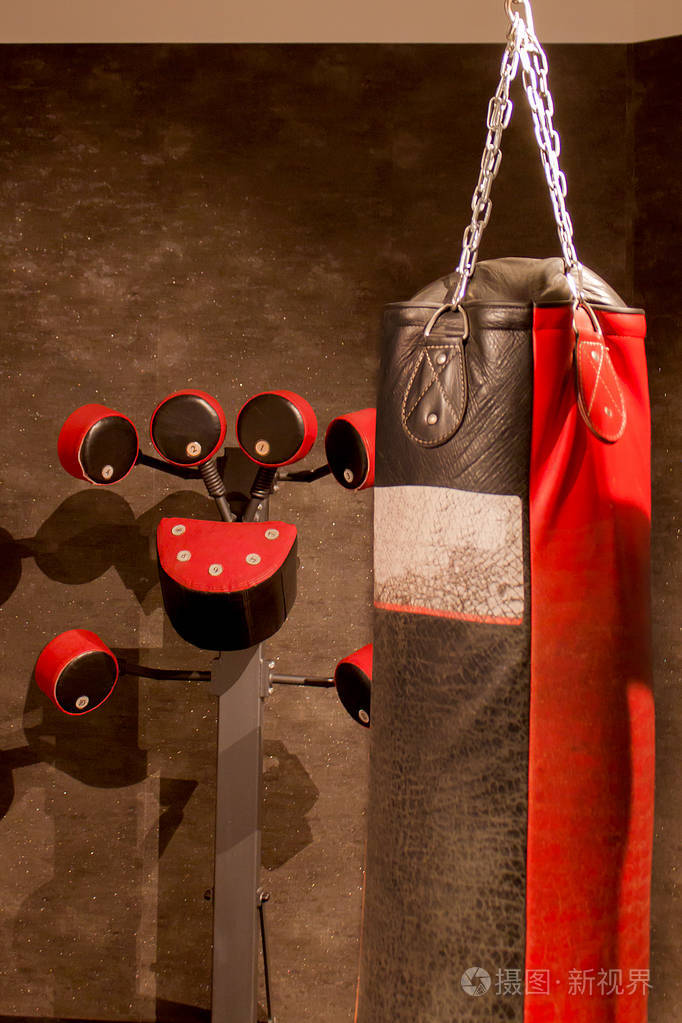 健身房的拳击手装备