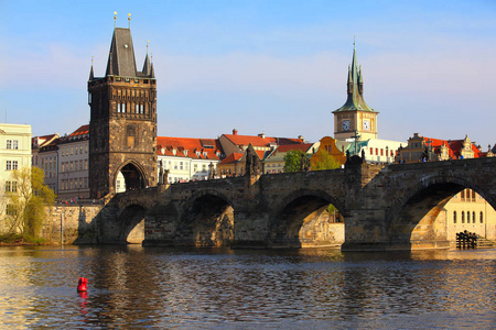 市 Prague.Charles 桥和老镇桥塔