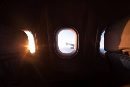 飞机窗口视图在航空器之内图片