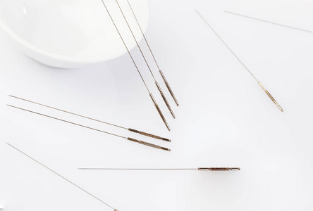 银针针灸针.传统针灸用的银针.特写照片