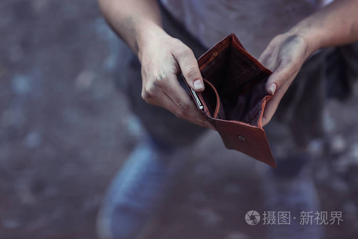 可怜的女人讨钱