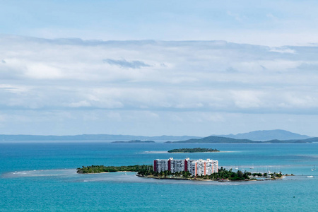 波多黎各的一个小岛美丽的风景, 周围是海, 海滩和小船