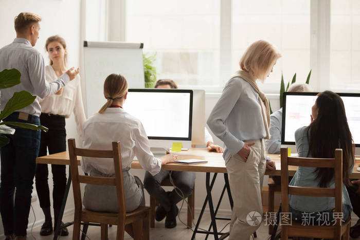 办公室员工合作商人团队合作