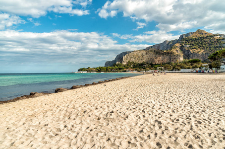 查看的蒙德罗海滩，是中心的意大利西西里岛，巴勒莫市附近的一个小海滨度假胜地