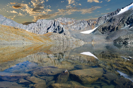 美丽的秋景，阿尔泰山俄罗斯